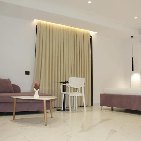 Mia Sarandë